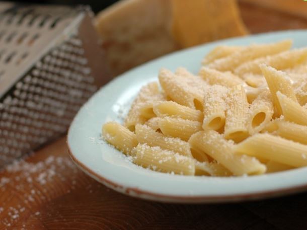 Těstoviny s máslem a sýrem (Pasta al Burro con Formaggino)